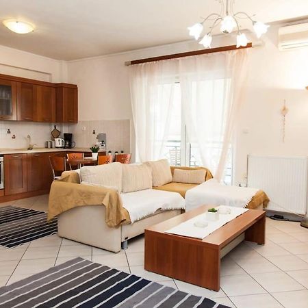 Lovely Apt In Peristeri Atenas Exterior foto