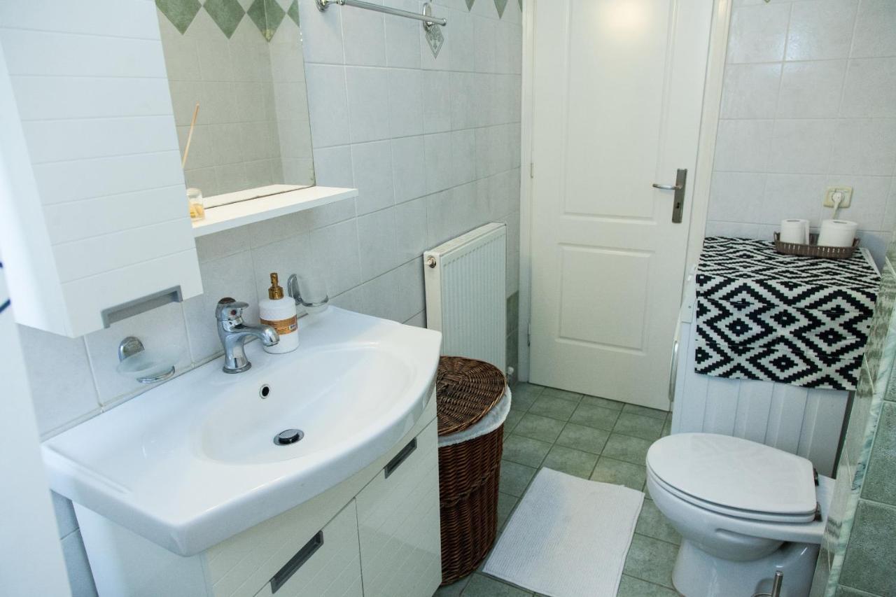Lovely Apt In Peristeri Atenas Exterior foto