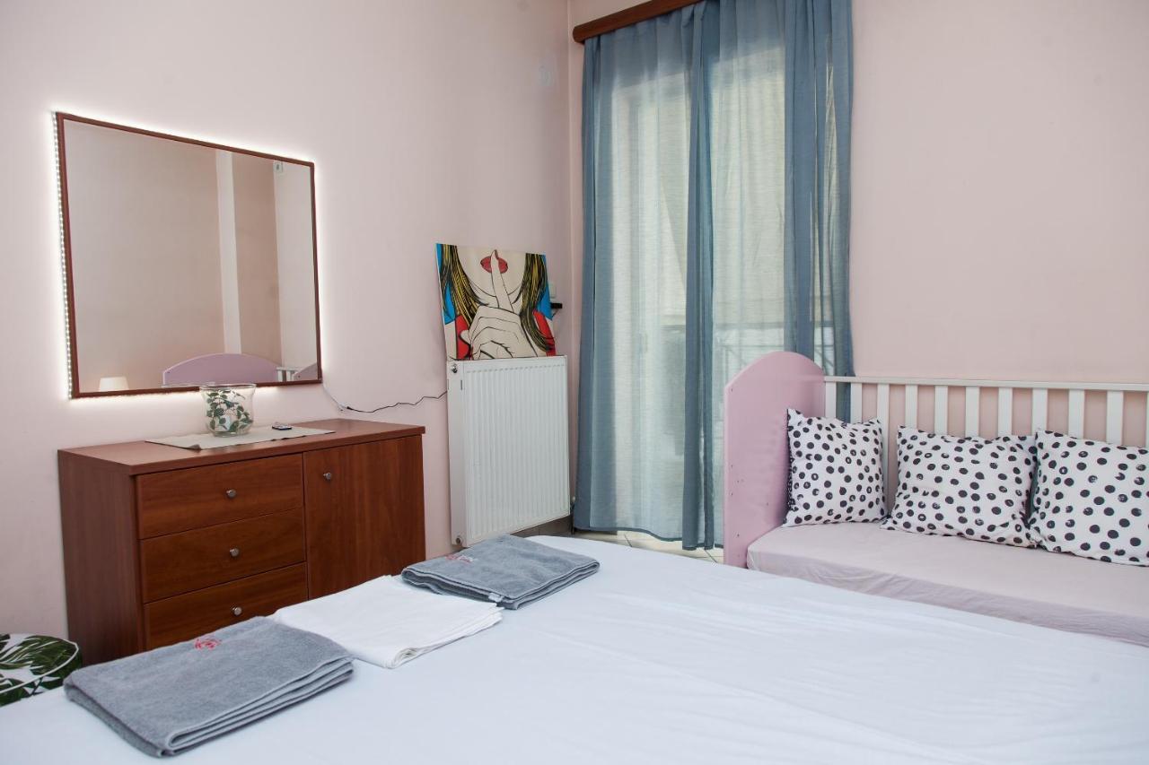 Lovely Apt In Peristeri Atenas Exterior foto