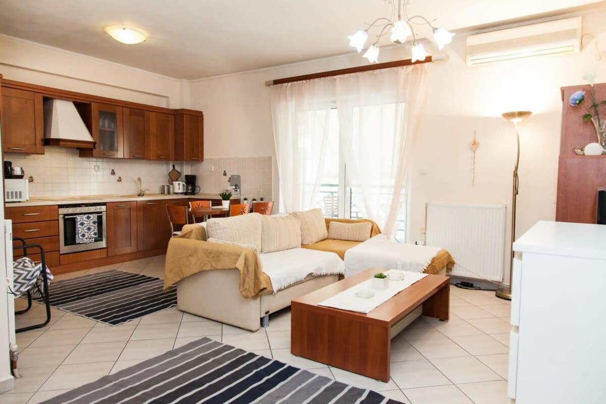 Lovely Apt In Peristeri Atenas Exterior foto
