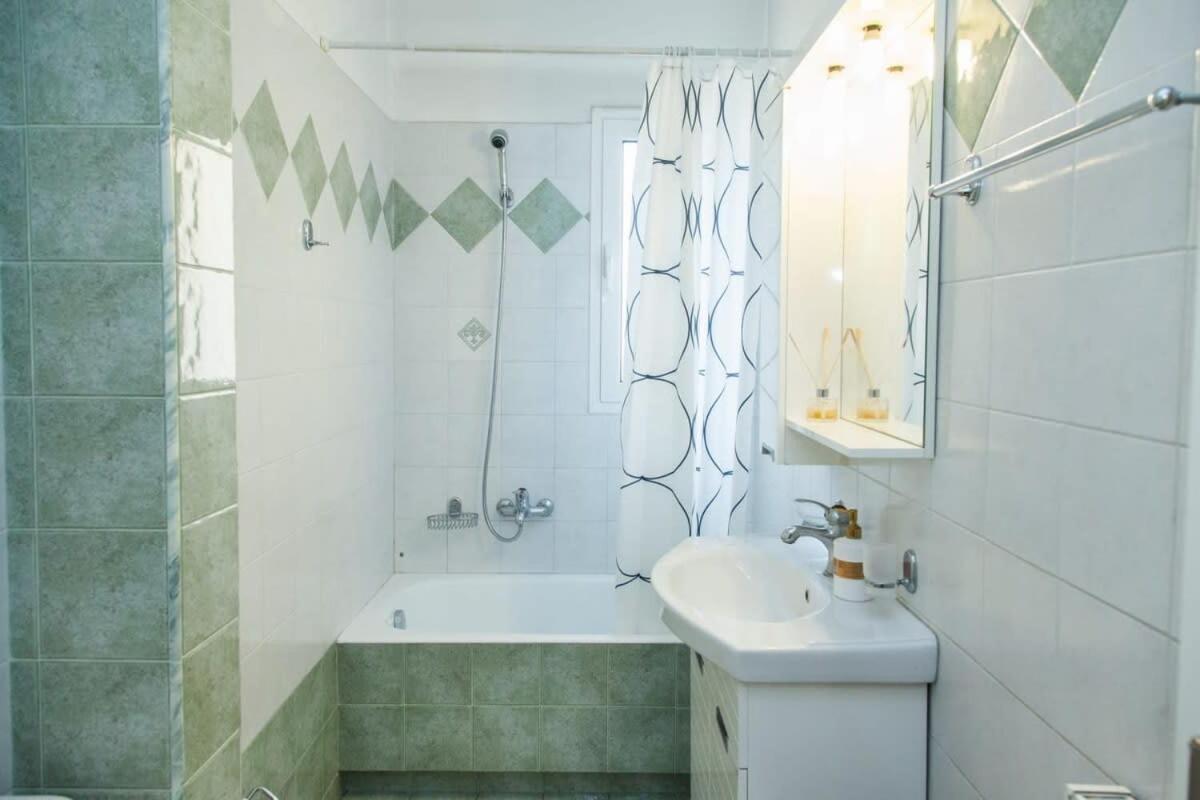 Lovely Apt In Peristeri Atenas Exterior foto
