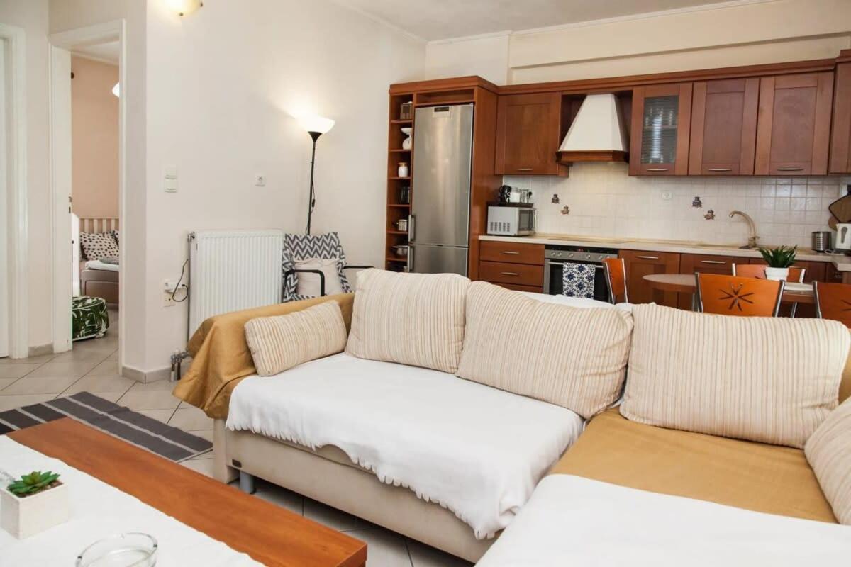 Lovely Apt In Peristeri Atenas Exterior foto