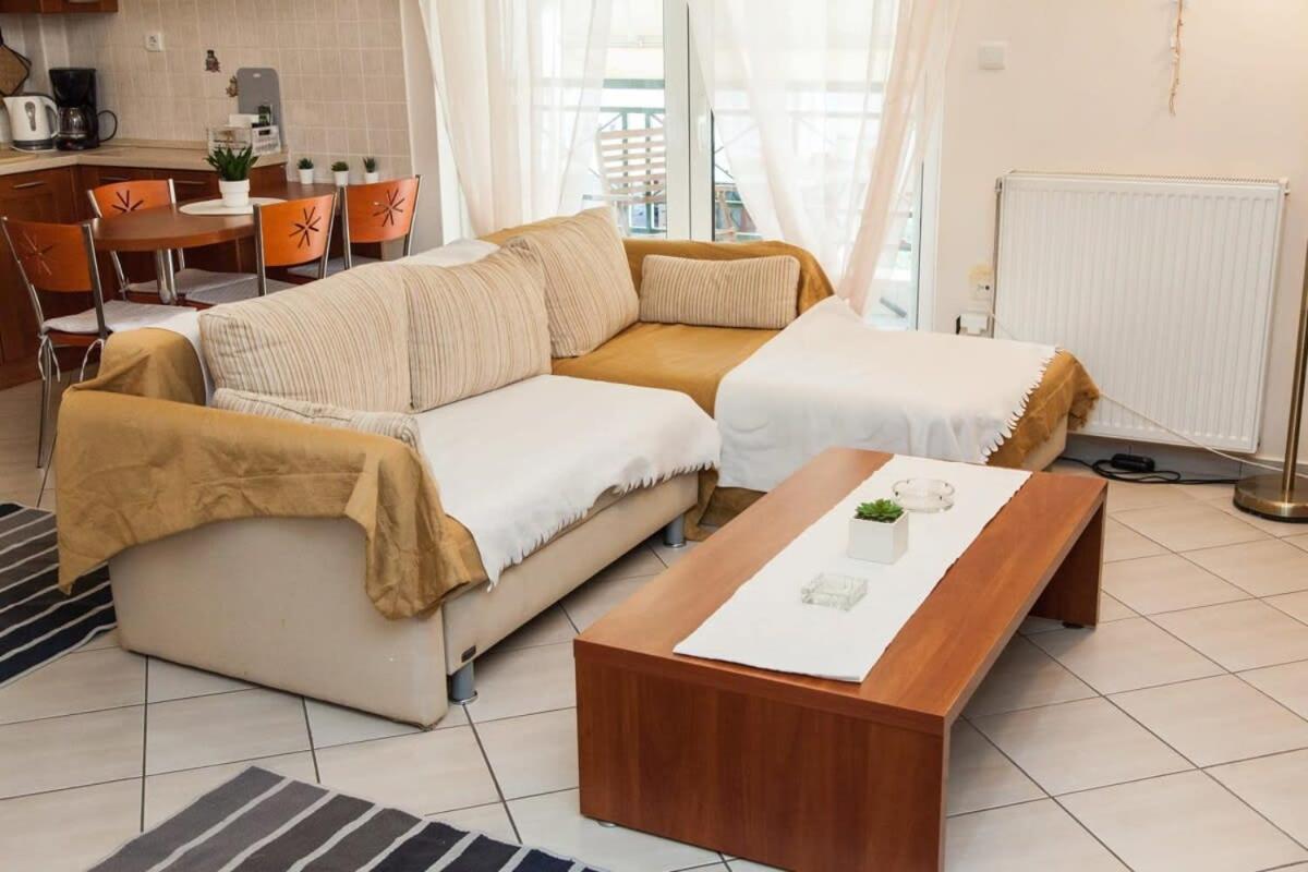 Lovely Apt In Peristeri Atenas Exterior foto